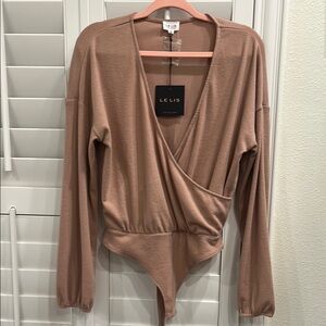 Le Lis Women's Tan Wrap Top